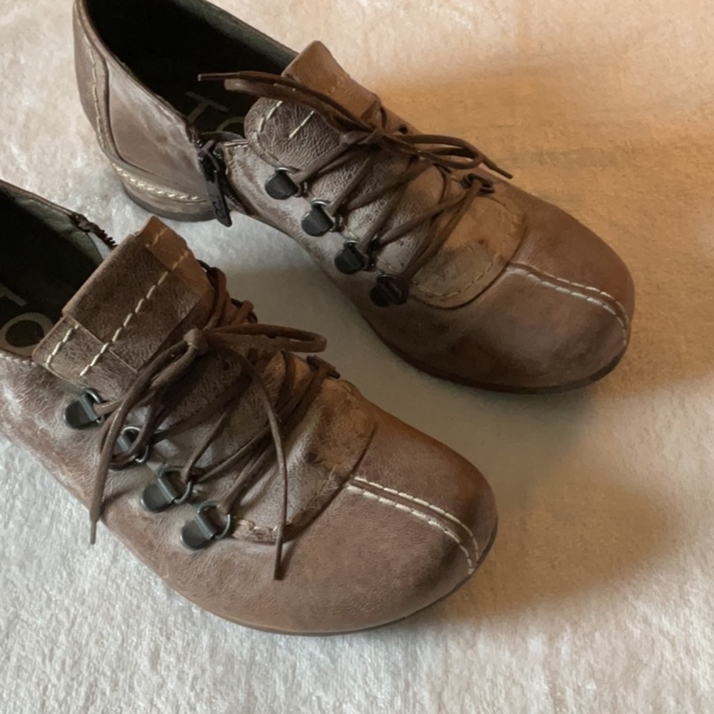 Virus Brown t8 distressed leather